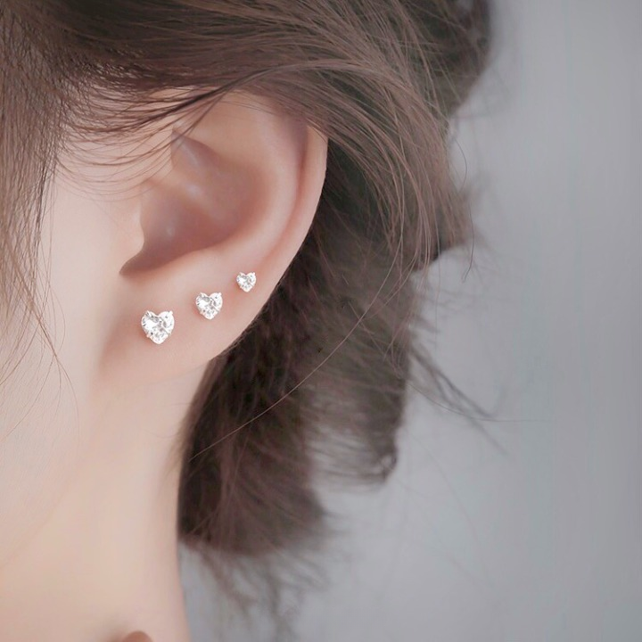 Teresa | Pendientes de Plata con Corazón y Toque de Glamour