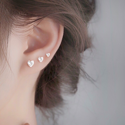 Teresa | Pendientes de Plata con Corazón y Toque de Glamour