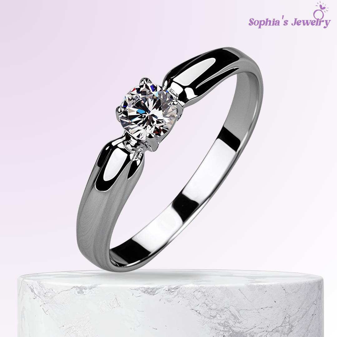 Novi | Anillo plateado de elegancia eterna y brillo puro