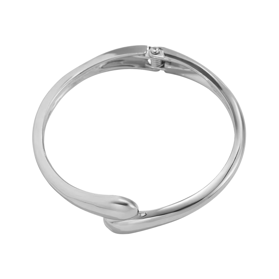 Carrine | Brazalete esculpido y llamativo con un toque de estilo | Pulsera de plata