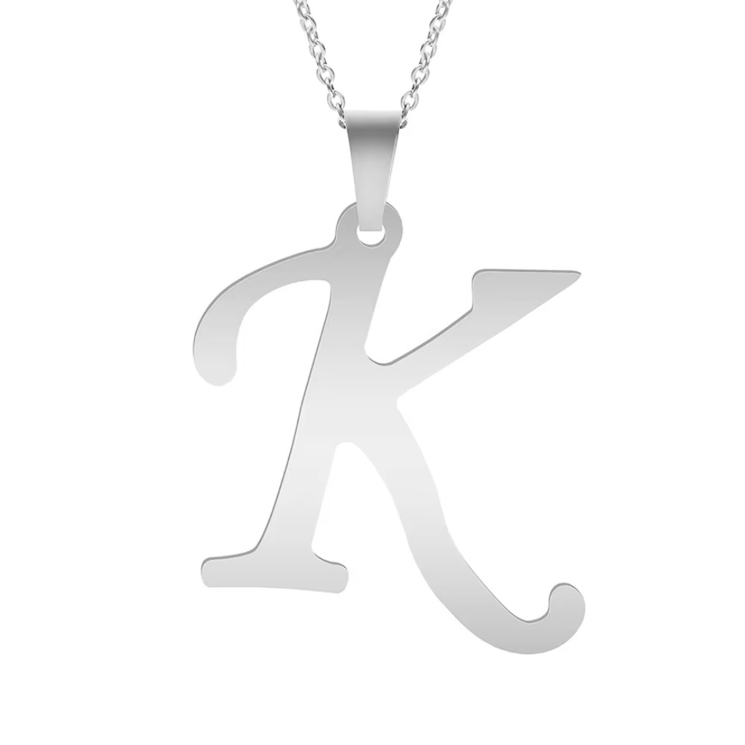 Nova | Collar plateado con letra personalizada y brillo único