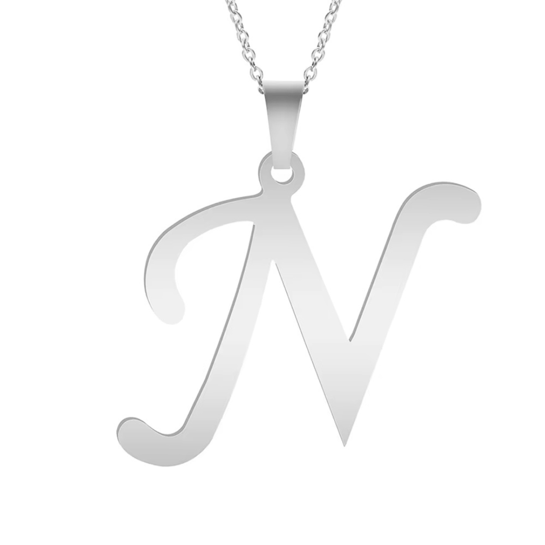 Nova | Collar plateado con letra personalizada y brillo único