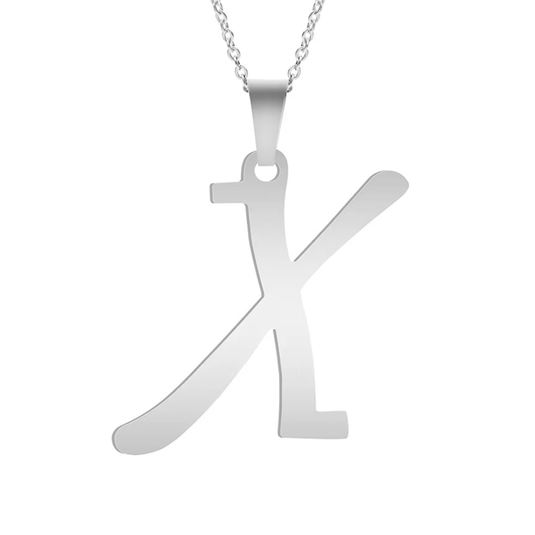 Nova | Collar plateado con letra personalizada y brillo único