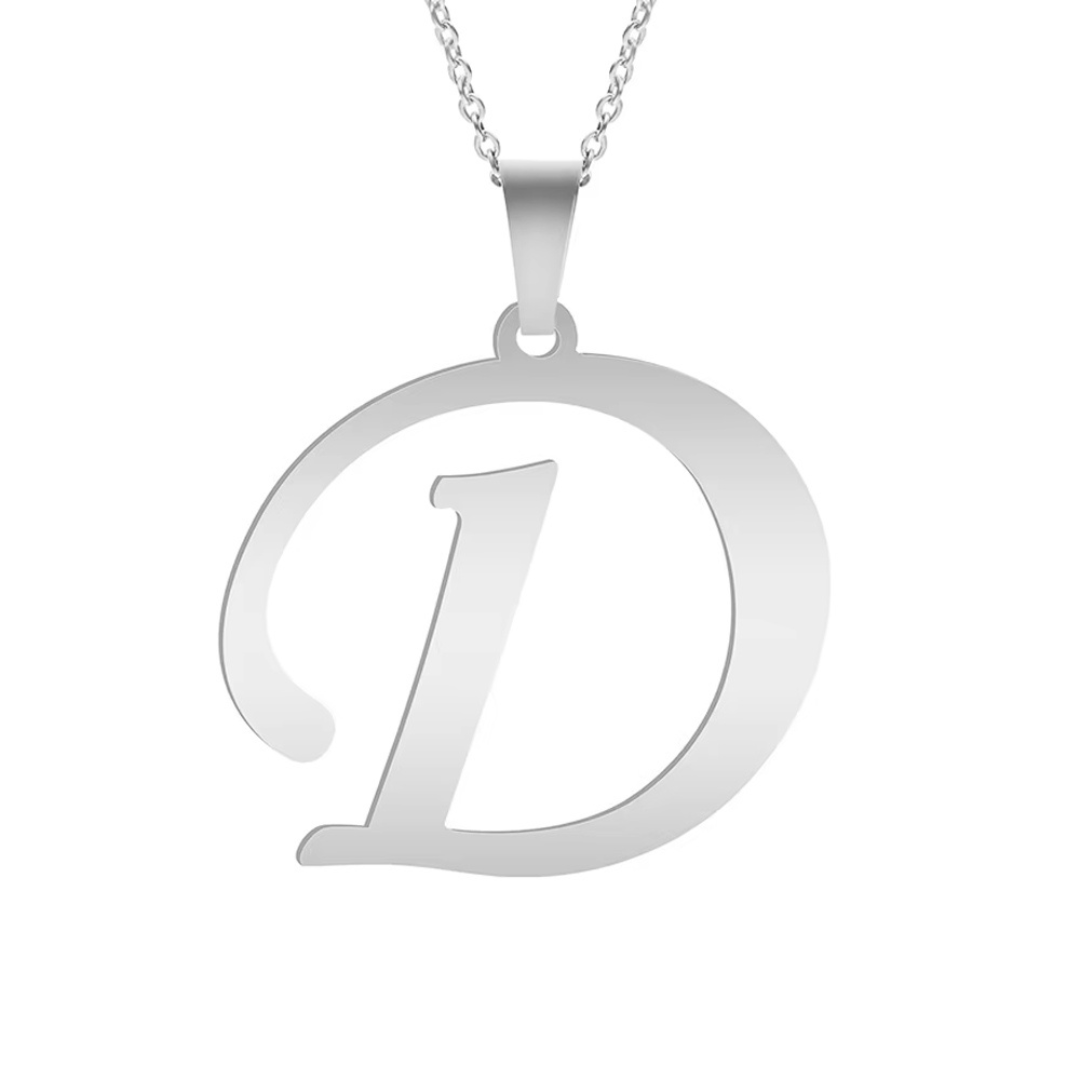 Nova | Collar plateado con letra personalizada y brillo único