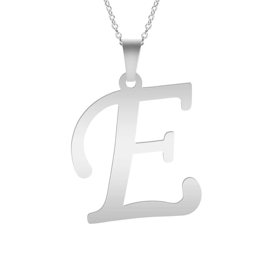 Nova | Collar plateado con letra personalizada y brillo único