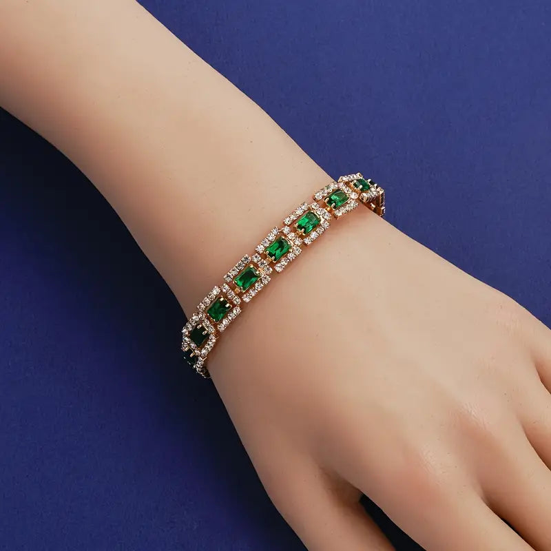 Pulsera de oro con declaración verde esmeralda